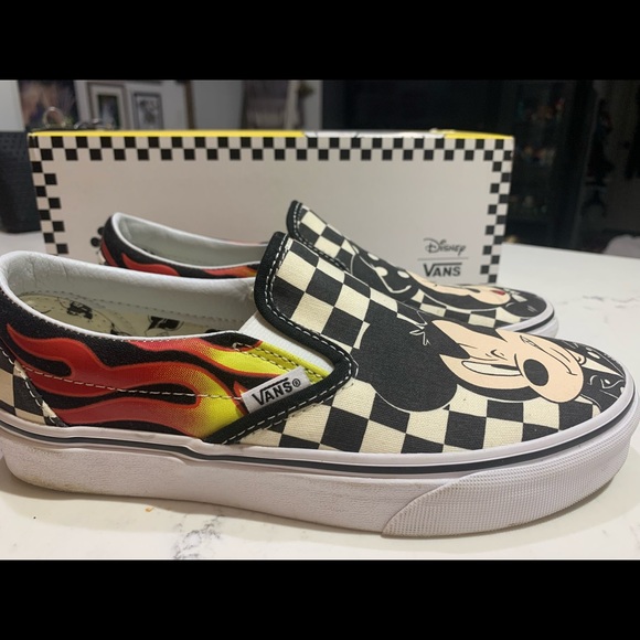 Vans x Disney slip ons - Picture 3 of 6